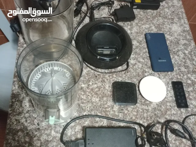 مجموعة اغراض للبيع 1شواحن ويرليس عدد2سامسونج وهواوي 2بور بانك سلك سامسونج 3محولات كهربائية عدد 2مع