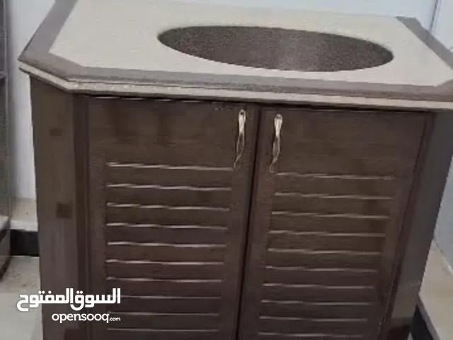 مغسلة مع المراية المنيوم ورخااام ومع الخلاط وعرطة