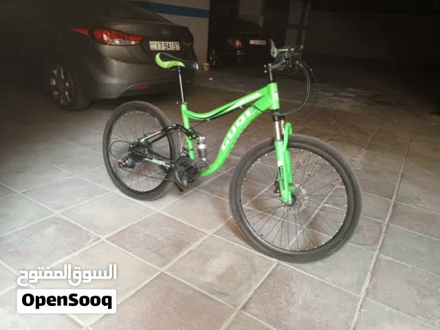 بسكليت اخضر أمريكي نوع guqe  جنط 26 في حالة الوكالة نضيف جدا وقابل للتفاوض