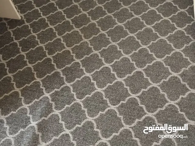 مكتب الدراسه و سجادتين