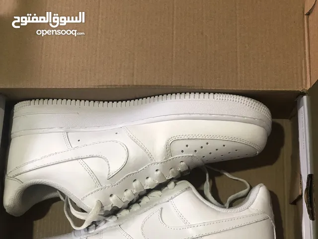 Nike White Air Force 1 – Almost New – 34 KWD نايك وايت اير فورس1 شبه جديد بسعرممتاز!!
