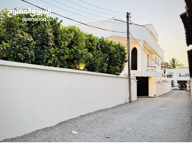 فيلا او مبنى للايجار موقع ممتاز سوق الجمعة طريق الشط يبعد عن البحر 200م يصلح خدمي