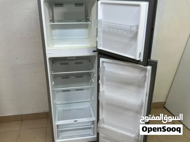 ثلاجة توشيبا (Toshiba) بابين بحالة ممتازة للبيع Toshiba Double-Door Refrigerator - Excellent Conditi