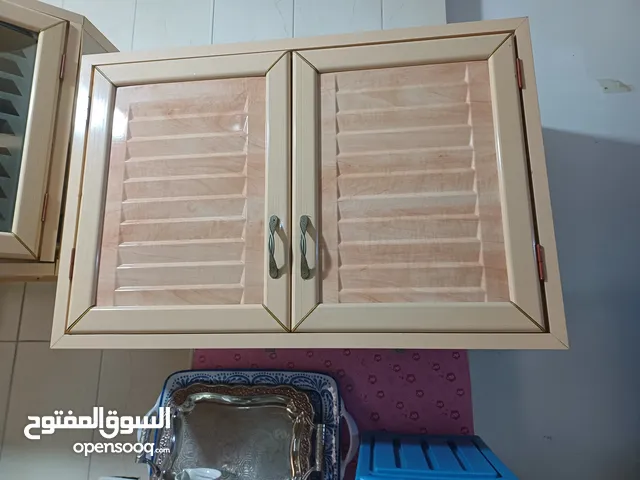 خزائن مطبخ ثلاث خزائن بوضع ممتاز للبيع