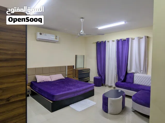 استديو للايجار لدينا ايضا في مواقع مختلفه وايضا لدينا شقق تواصلوا معنا نرسل لكم جميع التفاصيل