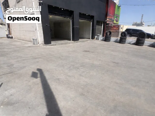 محلين تجاري في موقف مميز في البيادر شارع الصناعه