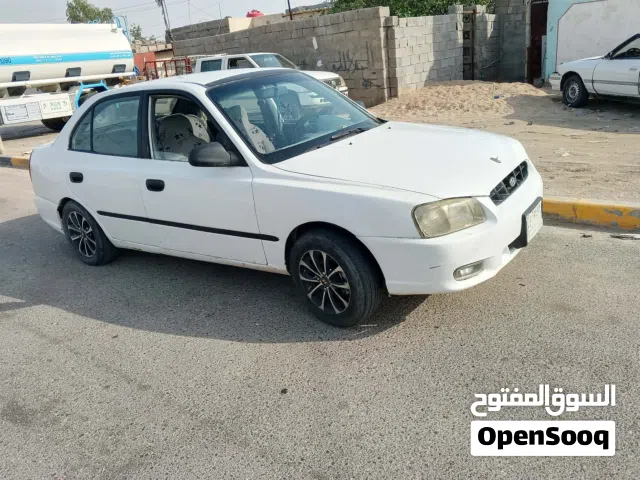 2001 هيونداي اكسنت Standard