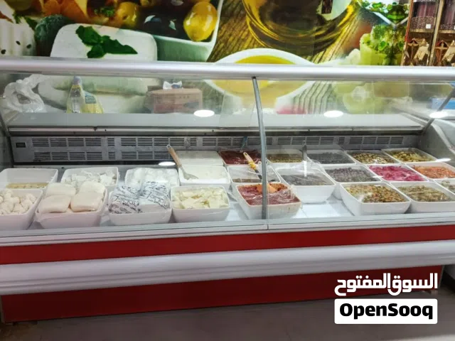 ثلاجة عرض الأجبان والألبان TECNODOM – ماركة إيطالية حالة ممتازة