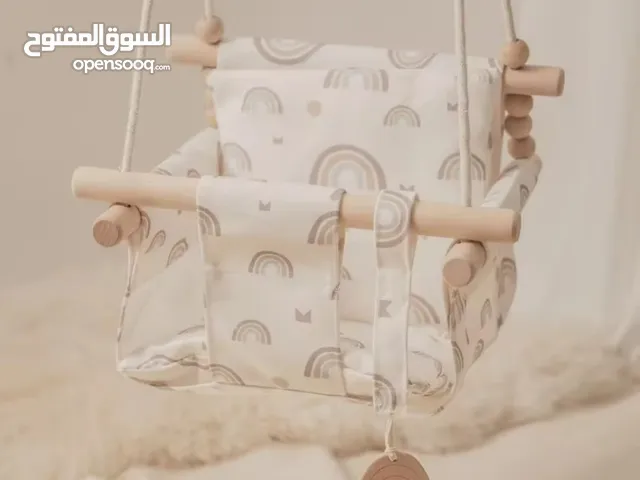 مقعد متأرجح للأطفال امن على اي طفل و معلق من اجود أنواع الخشب