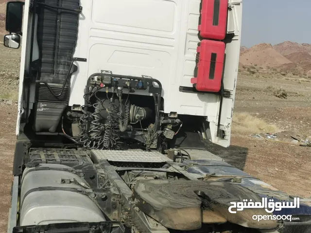 Tractor Unit Volvo 2014 in Al Dhahirah