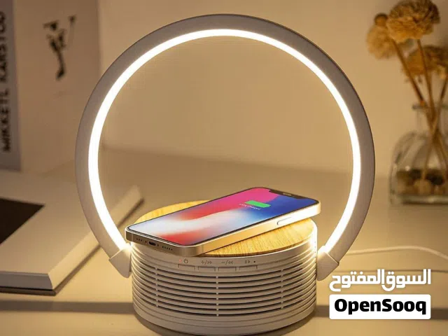مصباح وسماعة مع شاحن لاسلكي