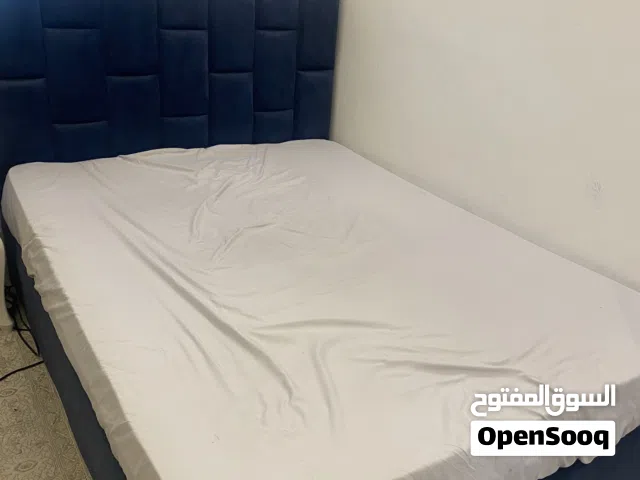 سرير مع ماترس طبي