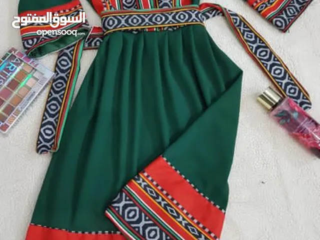 فستان صنعاني في اليمن على السوق المفتوح