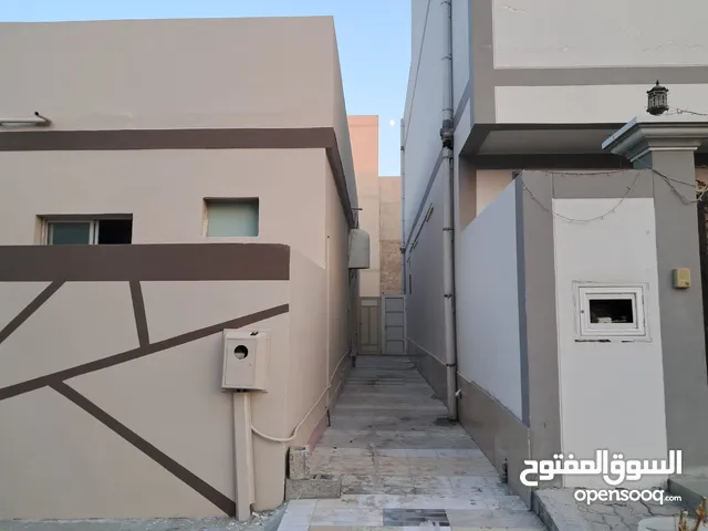 بيت للبيع في مدينة عيسى
