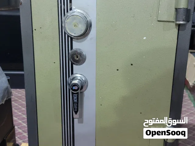 خزنه نقود مستخدم نضيف عرطه