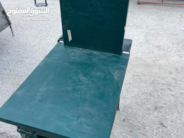 قبان حديد مع القاعدة وزن 330 كيلو بحالة ممتازة ميزان حديد