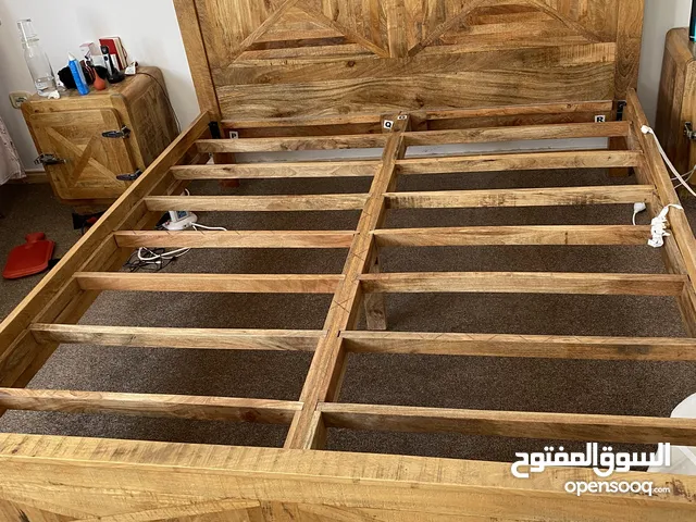 غرفة نوم ماستر خشب صلب ممتاز ....