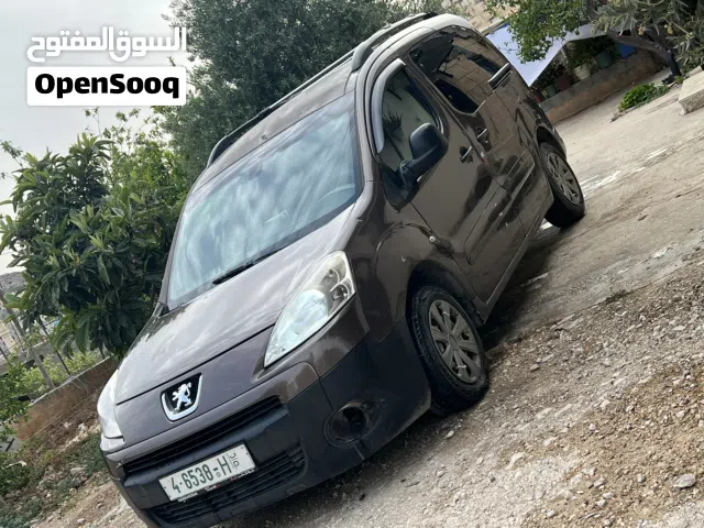 2014 بيجو بارتنر Standard