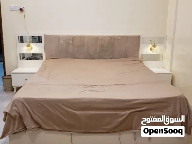 غرفة نوم تركية فاخرة 8 قطع متكامله باللون الأوف وايت مع ستائر وباركيه ومرتبة ، سعر خاص مغري جداً .