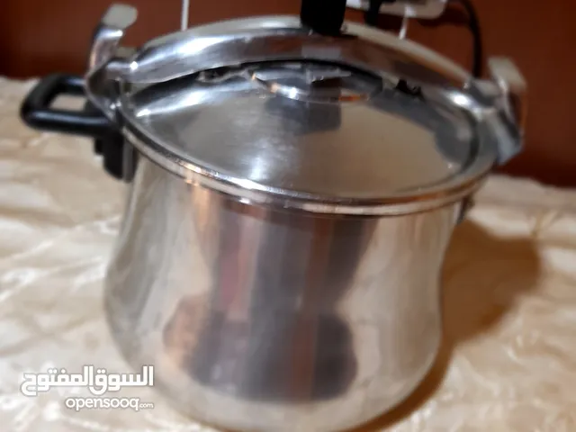 طنجرة ضغط كبيرة الحجم مستعملة
