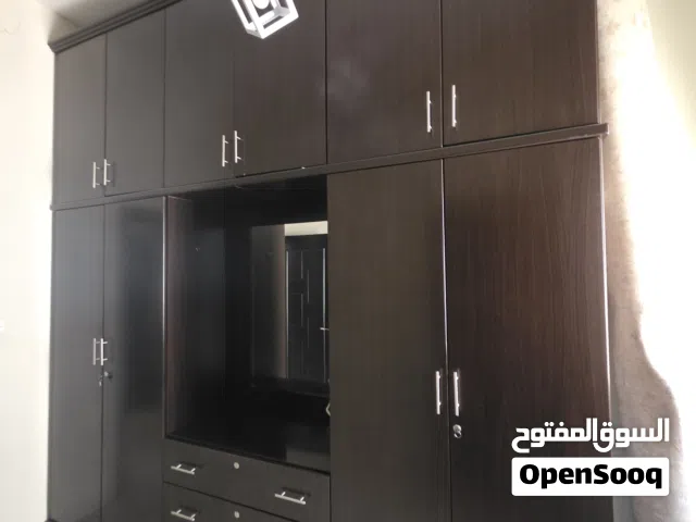 خزانة خزانة ستة ابواب فوق وتحت بحجم كبير