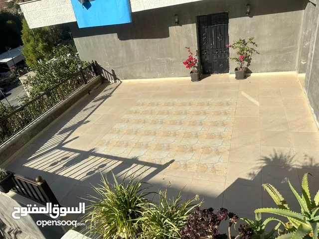 220m2 More than 6 bedrooms Townhouse for Sale in Salt Al Balqa'