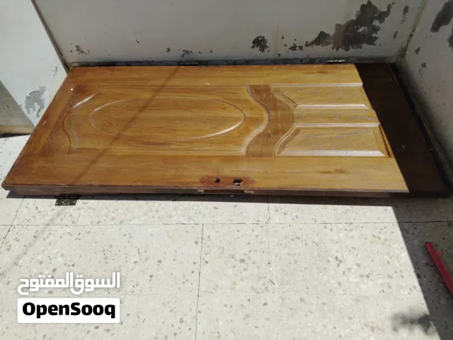 أبواب خشب وشبابيك المنيوم مستعمله للبيع