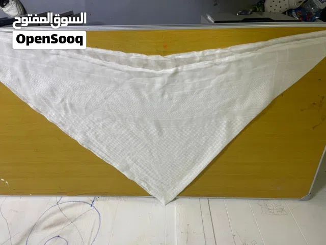 غترة اماراتيه باللون الابيض