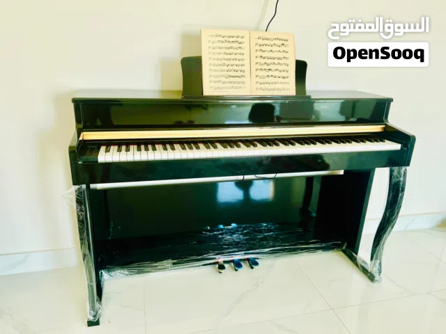 بيانو كبير كلاسيكي للبيع