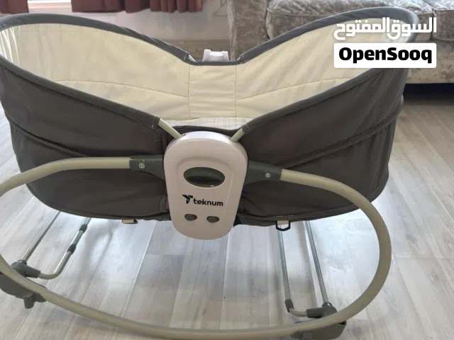 سرير اطفال شبه جديد استعمال شهر