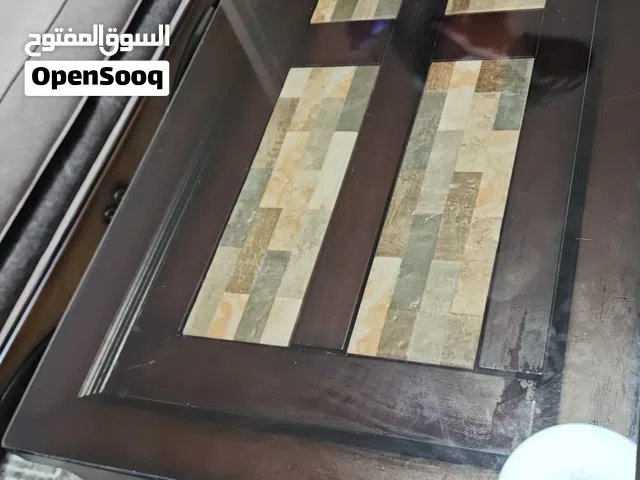 طقم طاولات وسط و2 جانبيات للبيع خشب زان وعليه رخام القطع