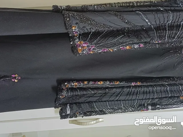 فستان سهرة مرتب وتقيل سعر الشراء 150 للبيع 70 دينار