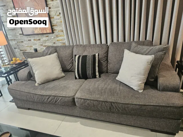 كنب اشلي كنب اشلي كنبتين ثنائيع وثلاثيه  السعر الأصلي 5000 والسعر المطلوب 1500