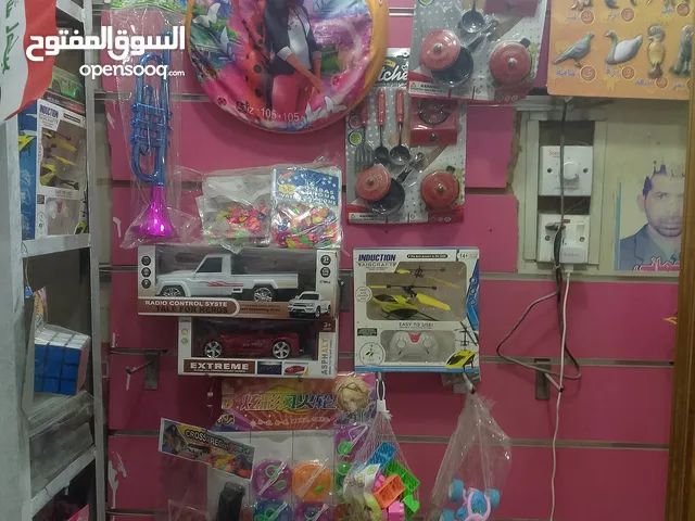 أغراض محل قرطاسيه والعاب اطفال مع جهاز استنساخ