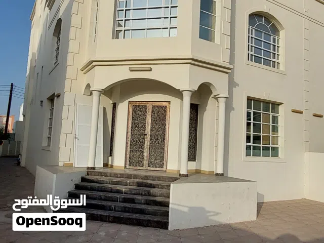 550 m2 More than 6 bedrooms Villa for Rent in Muscat Al Mawaleh