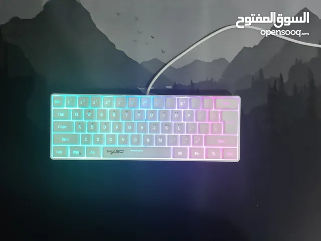 لوحة مفاتيح سلكية للألعاب بنسبة 60% و61 مفتاحًا مع أضواء RGB مقاومه للماء + ماوس باد 40×70