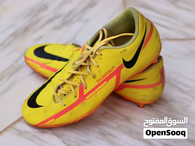 سبيدرو رياضي Nikeبريطاني اصلي المقاس كما موضح في الصورة 39.5