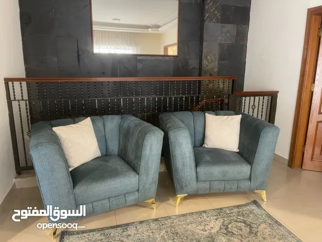 طقم كنب كنب سبع مقاعد للبيع بداعي السفر خشب نظيف جدا وقماش تركي نخب اول