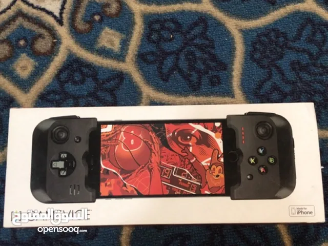 وحده تحكم الالعاب للاجهزه نضيفه استعمال خفيف مع شاحن صغير اسم .GAMEVICE