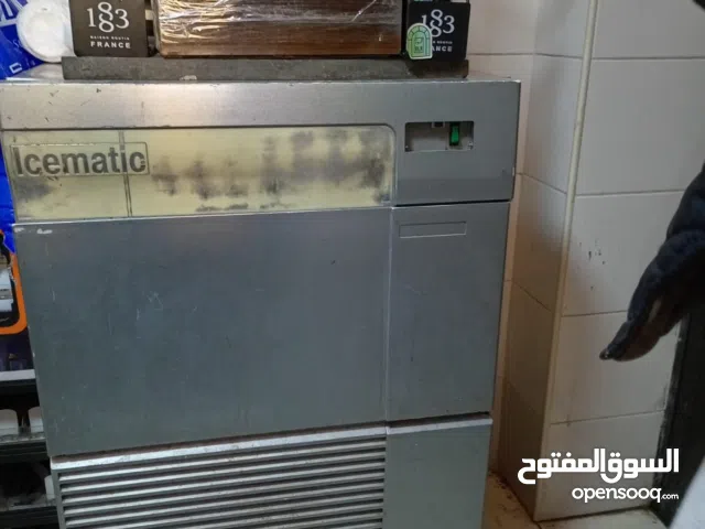 صانعة ثلج (آيس ميكر)