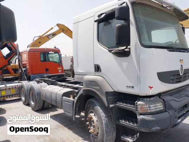 للبيع راس شاحنات رينو (Renault) للبيع، موديلات متنوعة 2014,2015,2016 في الشارقة الصجعة Renault truck