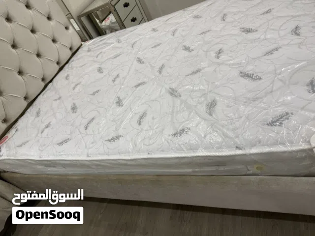 سرير غرفه نوم مع المرتبه   Bedroom bed with mattress