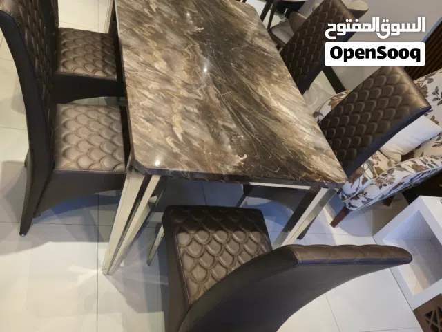 للبيع طاولة طعام فخمه وراقيه شبه جديد رخام والقواعد استنل استيل بسعر مناسب للجميع
