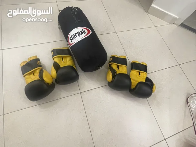 مخدة الملاكمه مع الكفوف