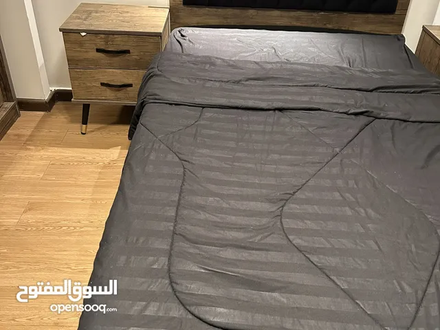 سرير (مفرد ونص) بحالة الجديده فقط 6 أشهر واستعمال شخصي ، الفرشة زمبركية طبية جديده