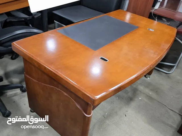 للبيع أثاث مكتبي بحاله ممتازه