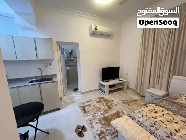 استوديو ، طابق الثاني  قريب من عقبة  العامرات  ( بالتحديد حلويات الصباحي )  -للبنات فقط