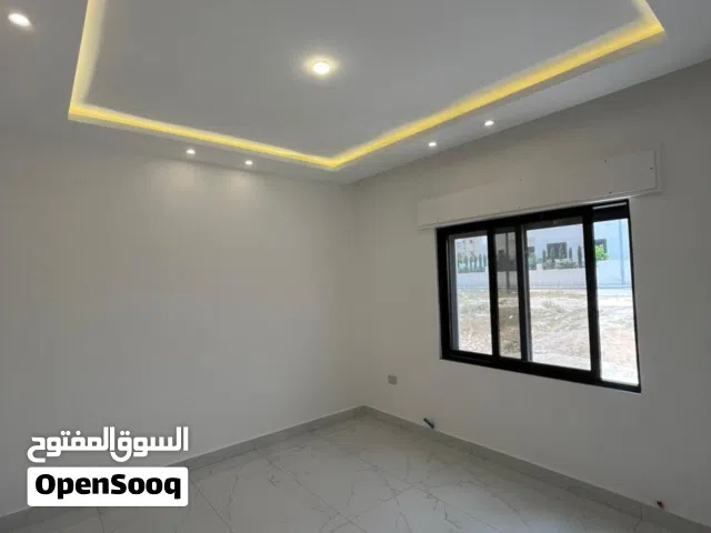 شقة ثالث مع روف باطلالة مميز في اجمل مناطق البنيات