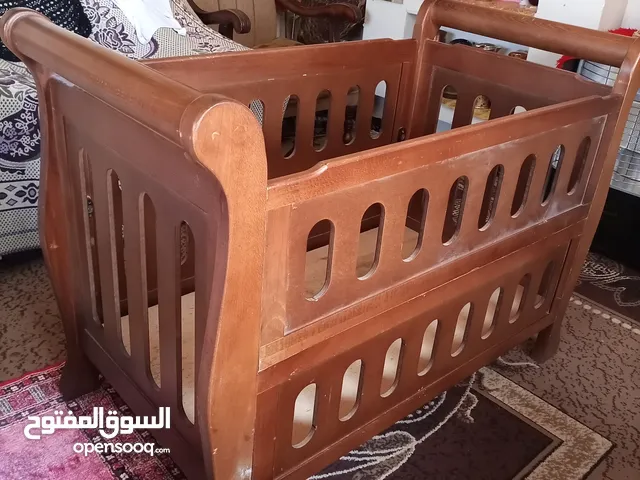 سرير اطفال خشب زان تركي استعمال خفيف للبيع بسعر جيد