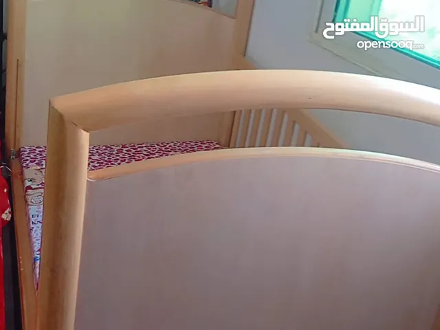 تخت اطفال للبيع مع فرشة جديد ولا خدش 45 دينار
